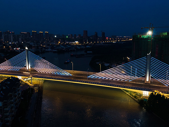 湖州南北大聯(lián)動(dòng)，長湖申大橋“亮”新裝