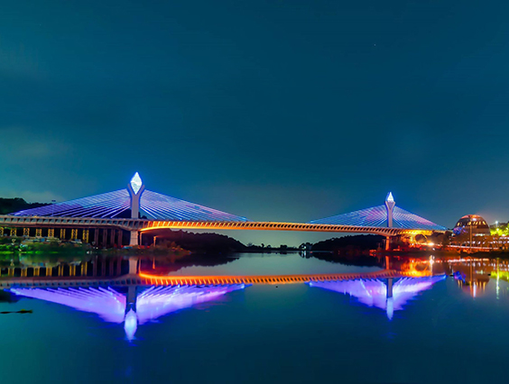轟動(dòng)印度，當(dāng)?shù)厥鬃鶚蛄篖ED燈光秀—Durgam Cheravu Bridge