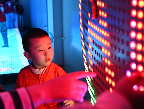 探索光電奧秘，勇電科技之光照進小朋友們的課堂